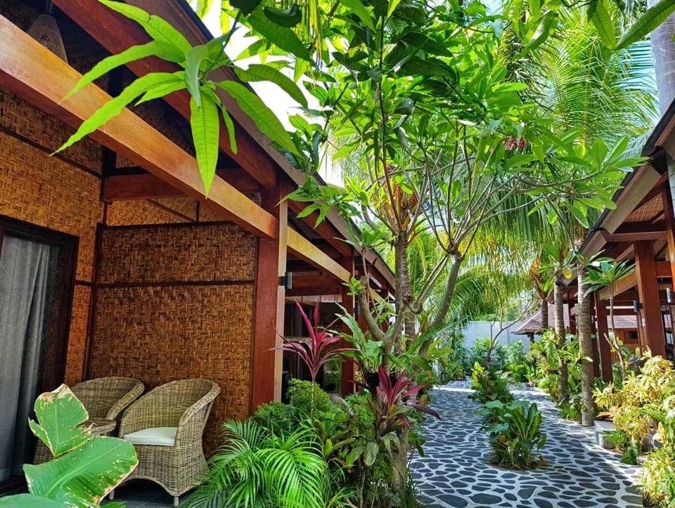 Scallywags Beach Club Resort in Pemenang