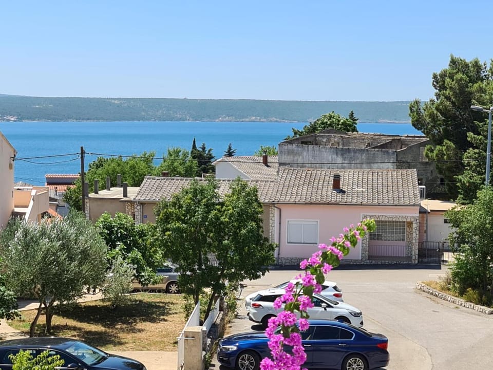 Neighbourhood, Sea view