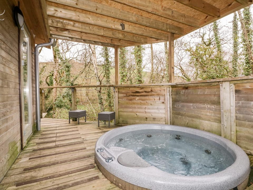 9 Stonerush Valley House in England