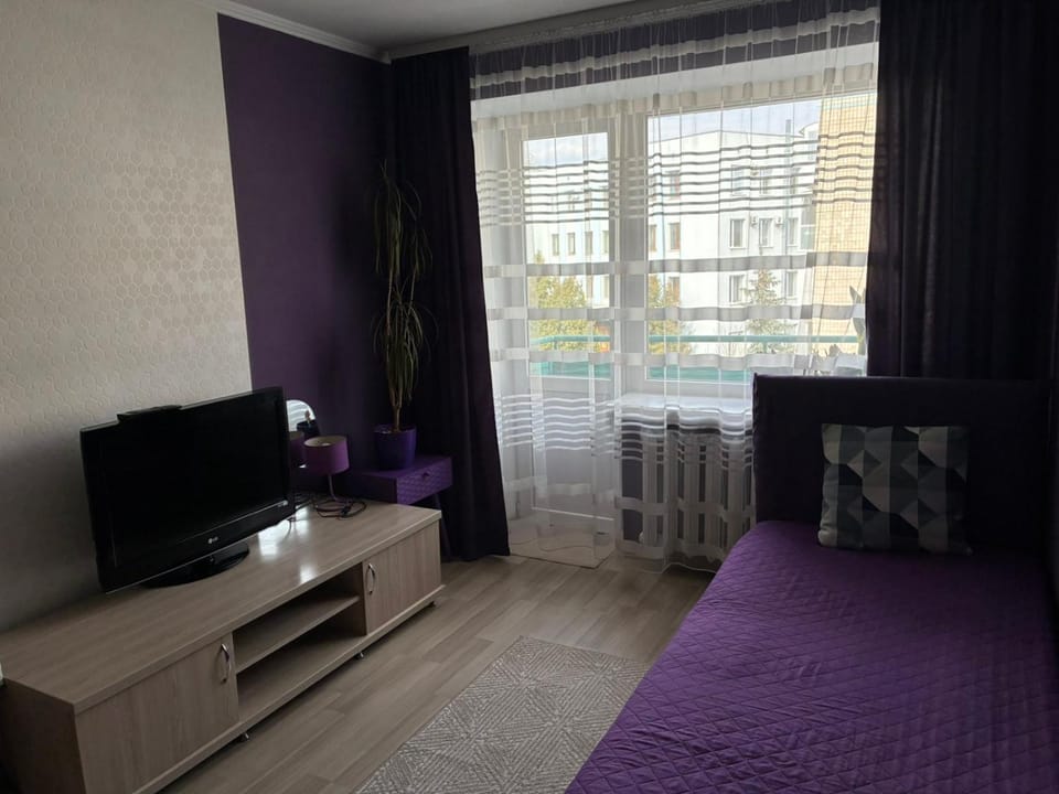 Bed, Living room