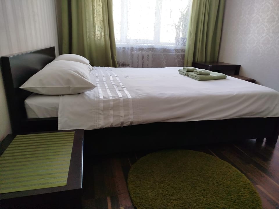 Bed, Bedroom, towels