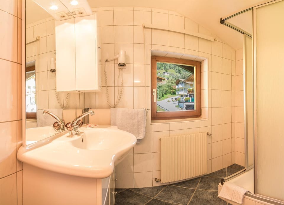 Haus Sonnenseit'n Bed and Breakfast in Neustift im Stubaital