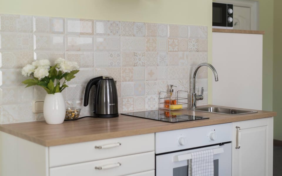 Coffee/tea facilities, Kitchen or kitchenette, Dining area