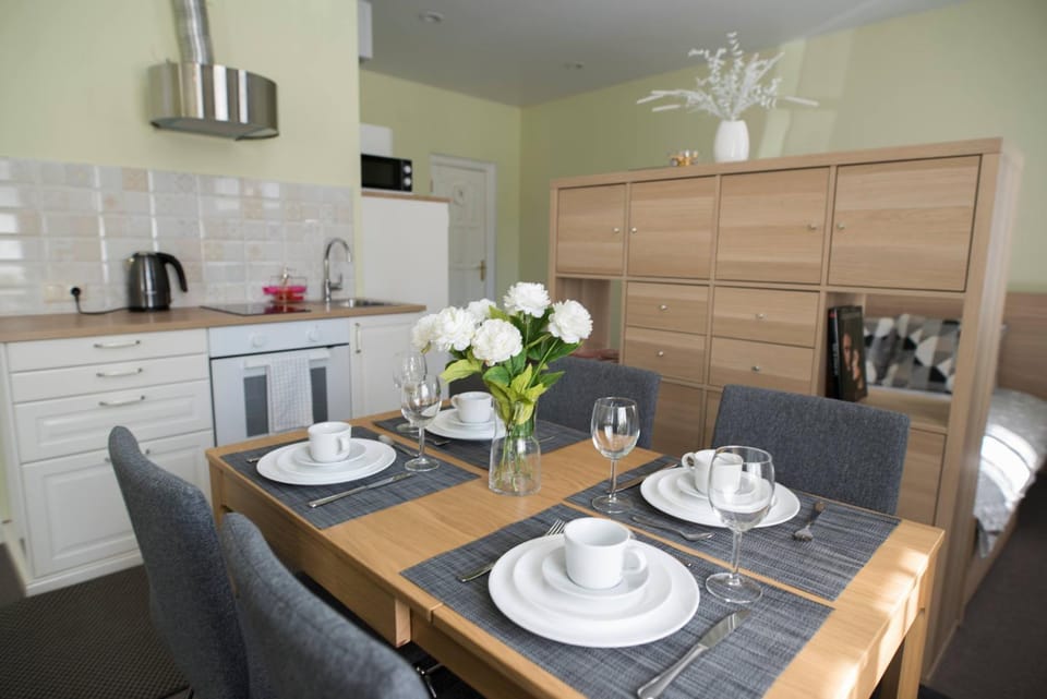 Photo of the whole room, Dining area