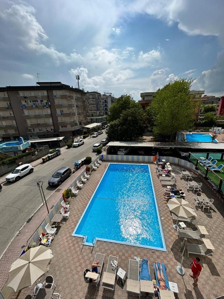 Bird's eye view, Swimming pool
