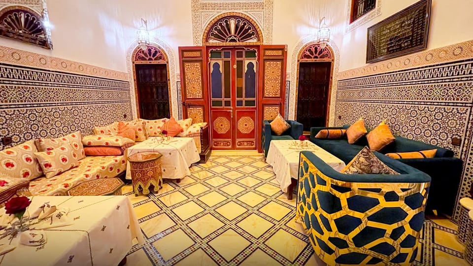 Restaurant/places to eat, Living room, Banquet/Function facilities, Seating area, Internal: Not applicable to any particular room