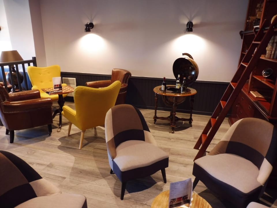 Lounge or bar
