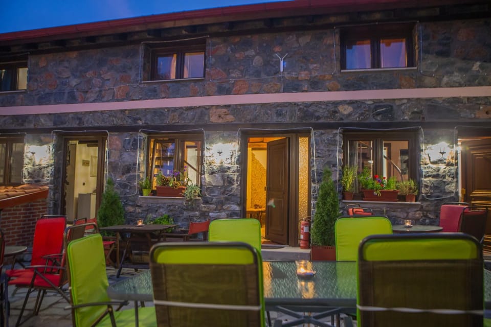 Patio, Lounge or bar