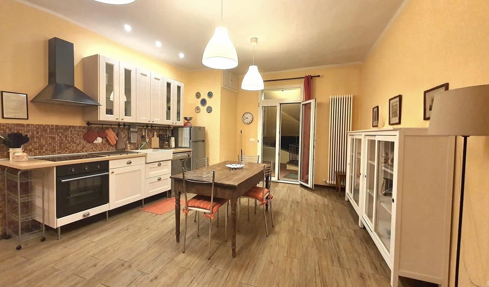 Kitchen or kitchenette, dishwasher