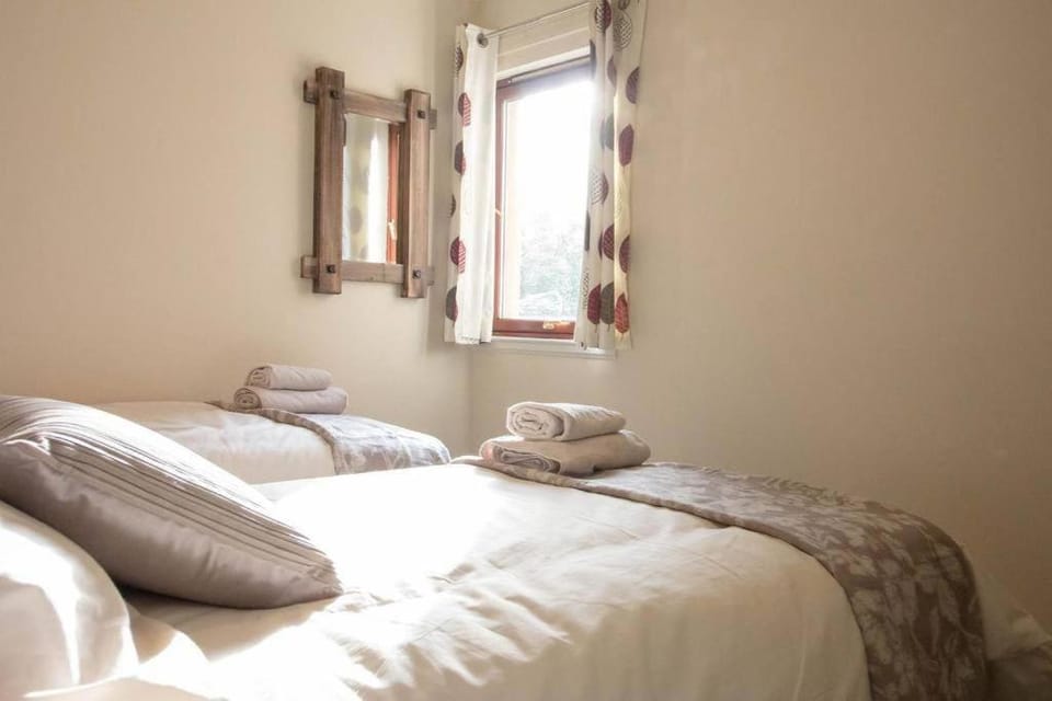 South Groathill - Lovely 2 bed with Castle View Apartment in Edinburgh