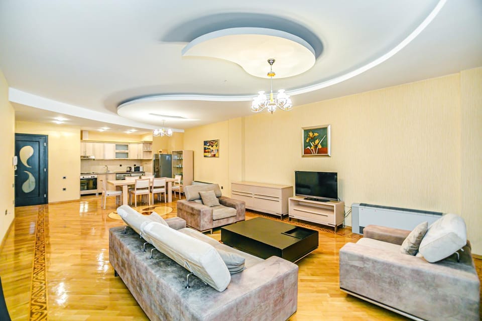 TV and multimedia, Kitchen or kitchenette, Seating area, Dining area