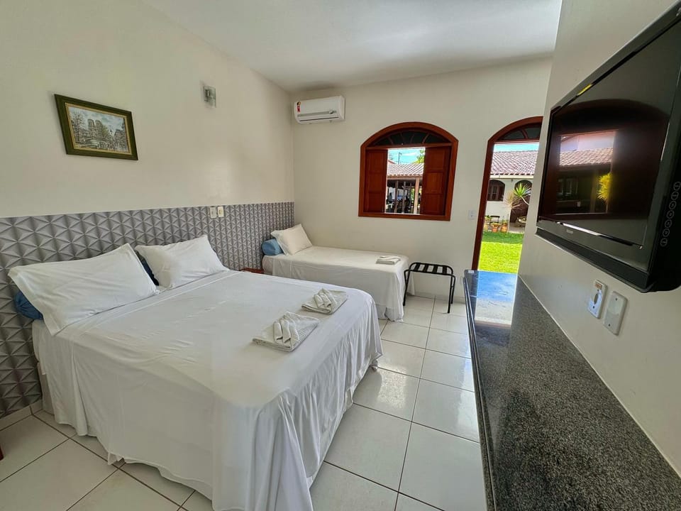 Bed, TV and multimedia, Photo of the whole room, air conditioner