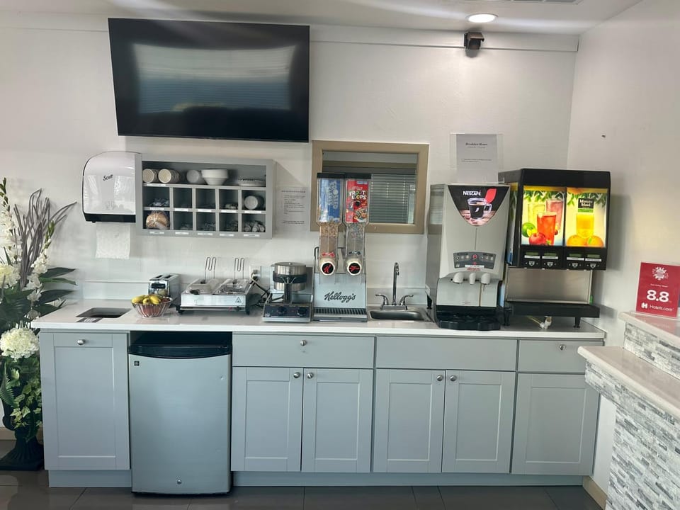 Coffee/tea facilities, Breakfast