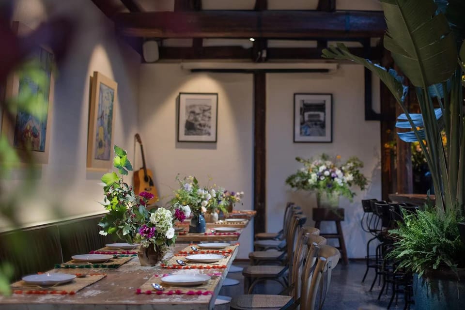 Restaurant/places to eat, Living room, Seating area