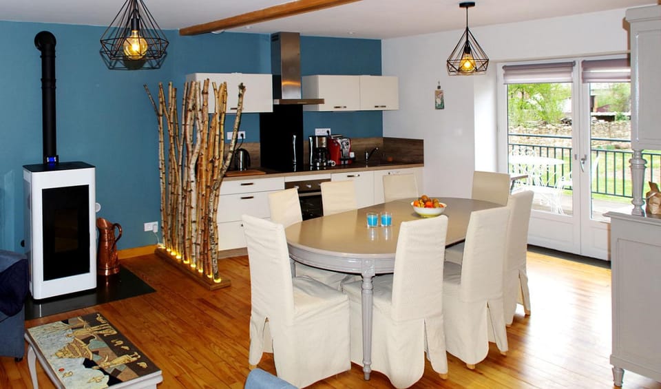 Dining area, Internal: Not applicable to any particular room