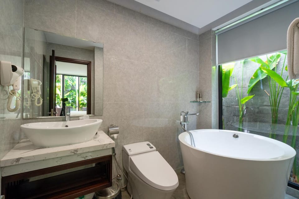 Shower, Toilet, Bathroom, Bath, towels