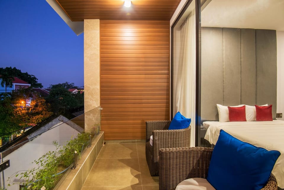 Bed, Night, View (from property/room), Balcony/Terrace, Photo of the whole room, Seating area