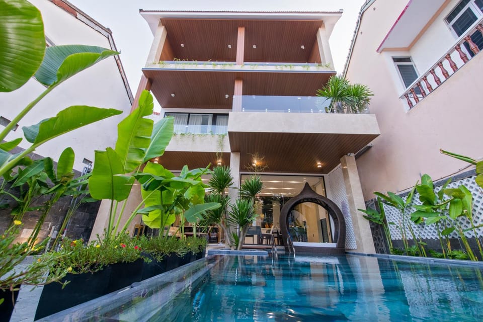 Property building, Patio, Day, Garden view, Swimming pool
