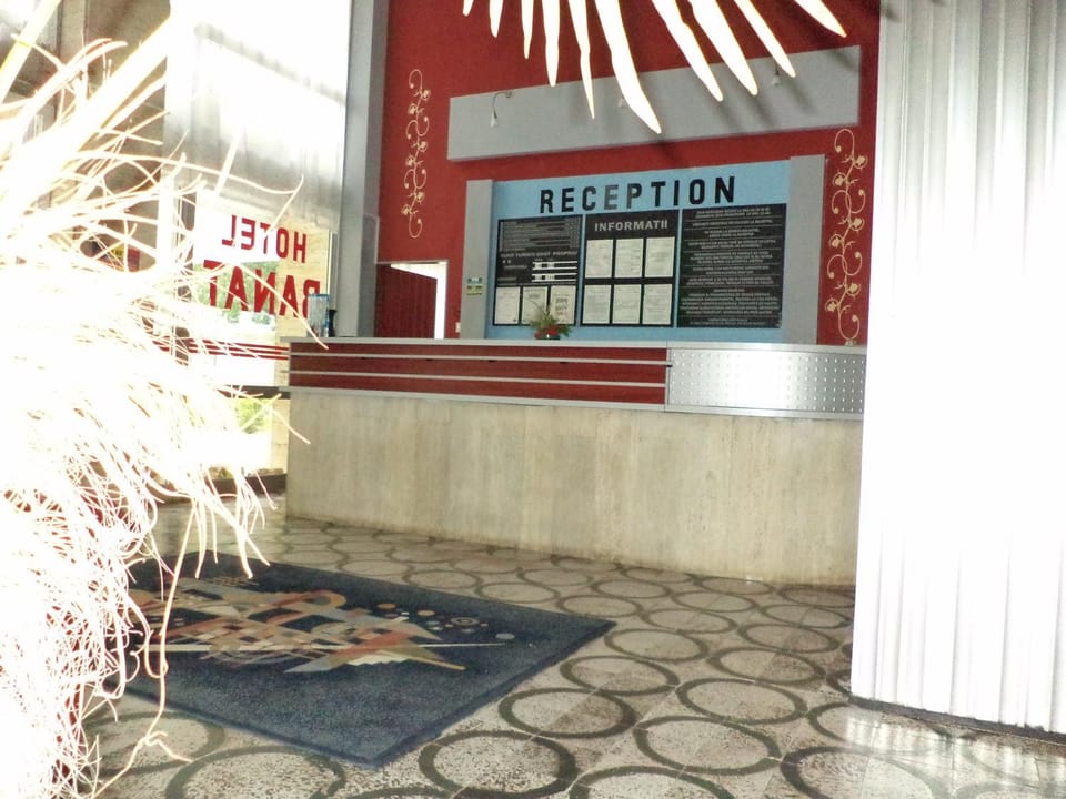 Day, Lobby or reception
