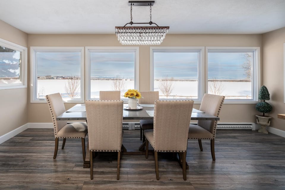 View (from property/room), Dining area, Mountain view, Mountain view