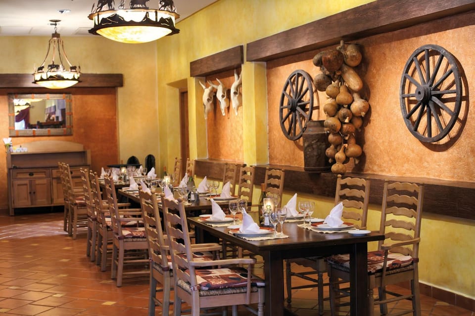 Restaurant/places to eat, Dining area