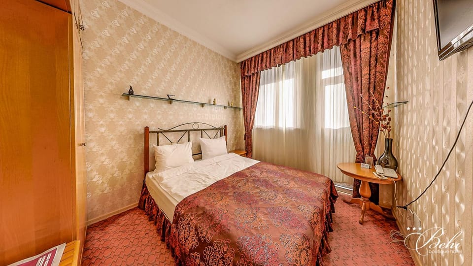Bed, Bathroom, TV and multimedia, Balcony/Terrace, Photo of the whole room, Bedroom