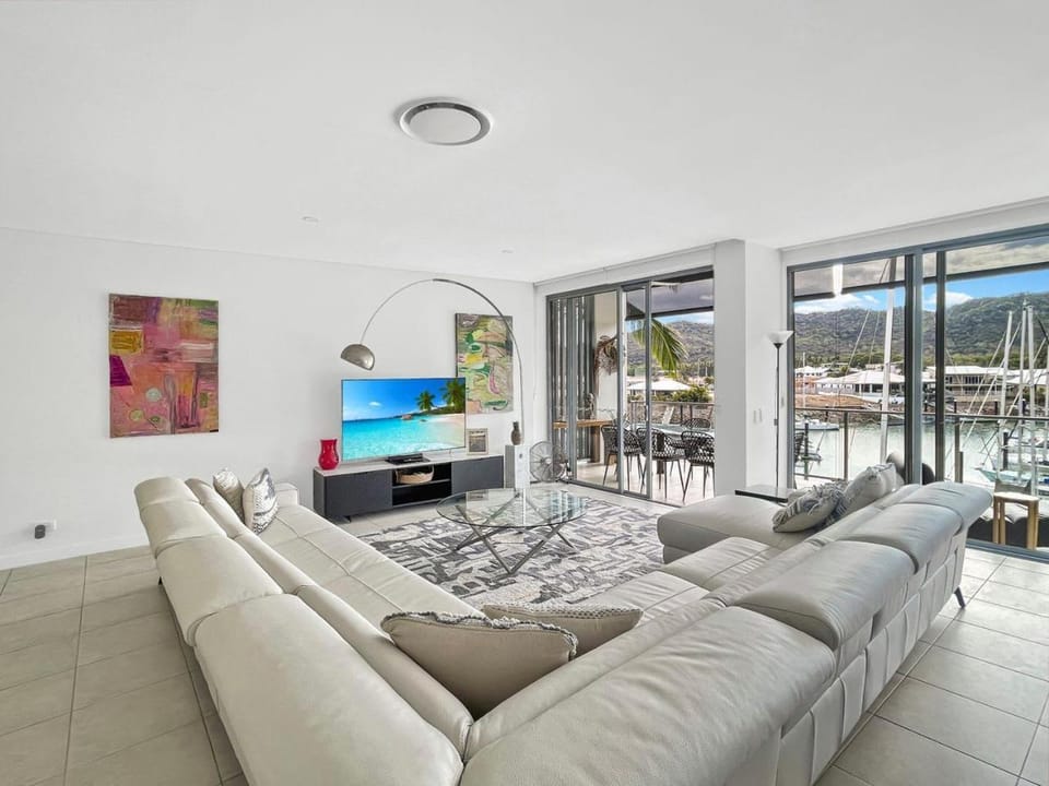Blue on Blue Penthouse Apartment 335 Apartment in Queensland