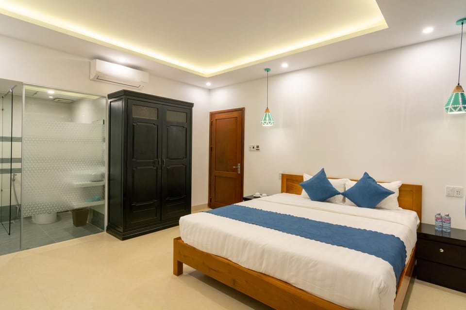 Bed, Floor plan, Bedroom, Guests, Garden view, Street view, young children, older children, group of guests