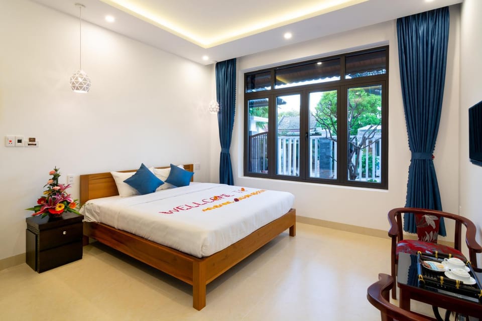 Bed, Food and drinks, Bedroom, Guests, Guests, Garden view, Garden view, Street view, Street view, children, children, young children, young children, older children, older children, group of guests, group of guests