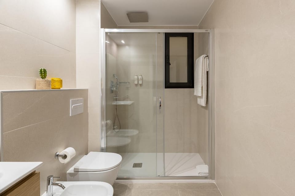 Shower, Bathroom, towels
