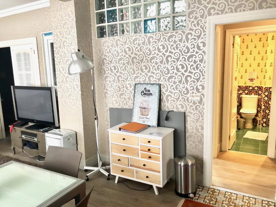 Communal lounge/ TV room, Kitchen or kitchenette, Living room, Dining area