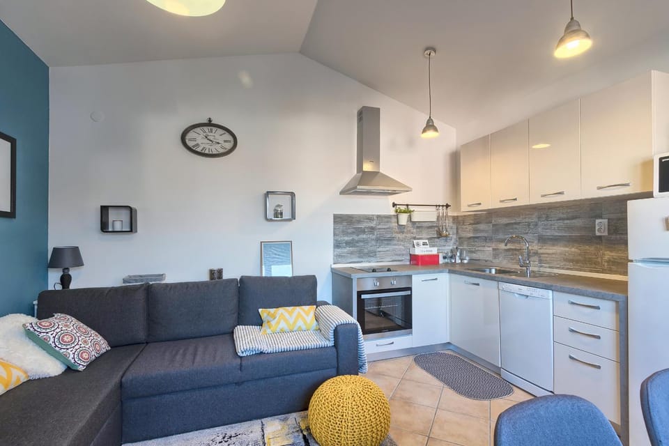 Kitchen or kitchenette, Living room