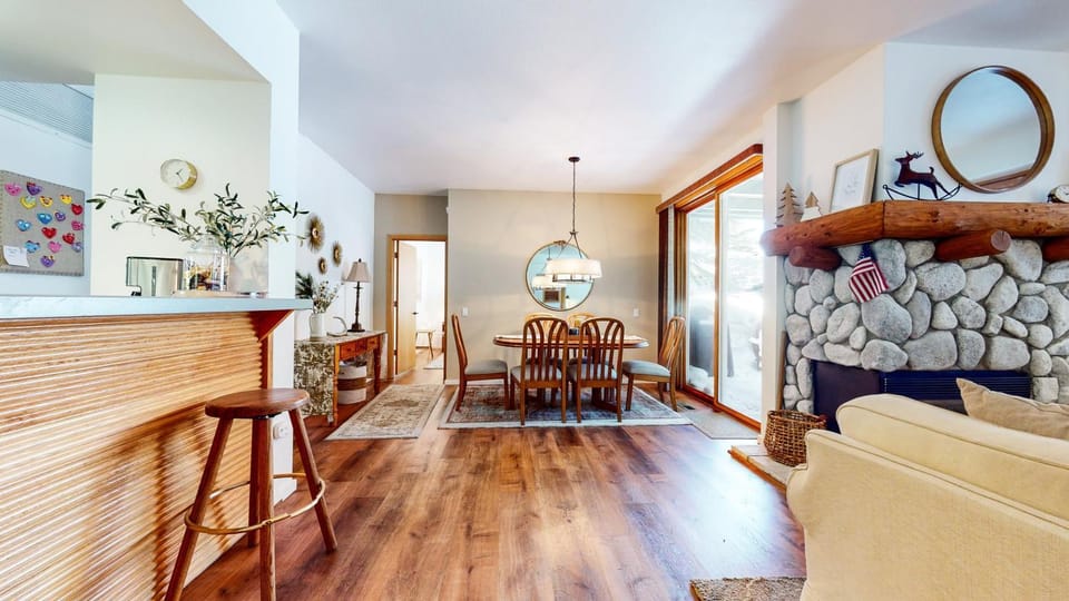 Snowcreek 887 Condo Apartment in Mammoth Lakes
