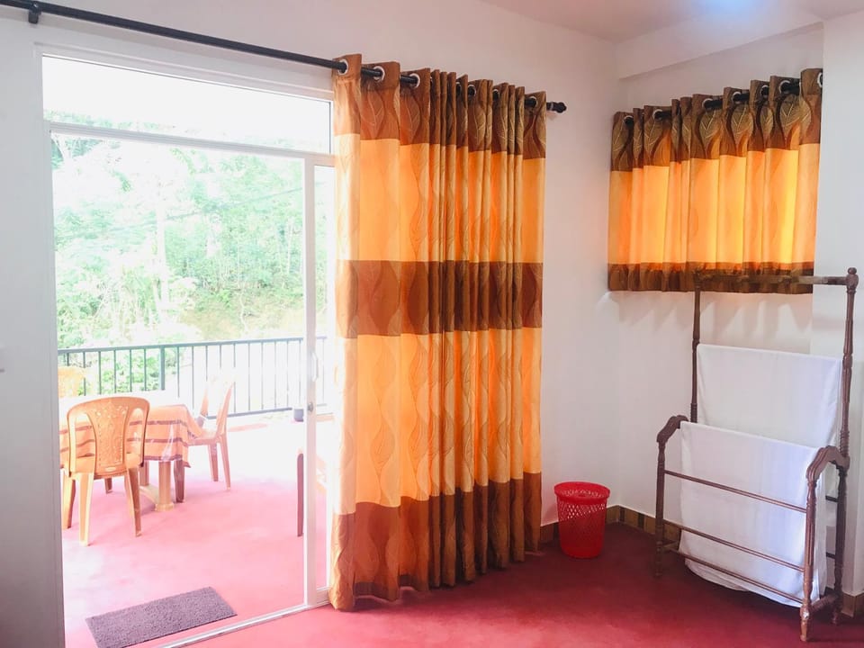 Property building, Balcony/Terrace, Seating area