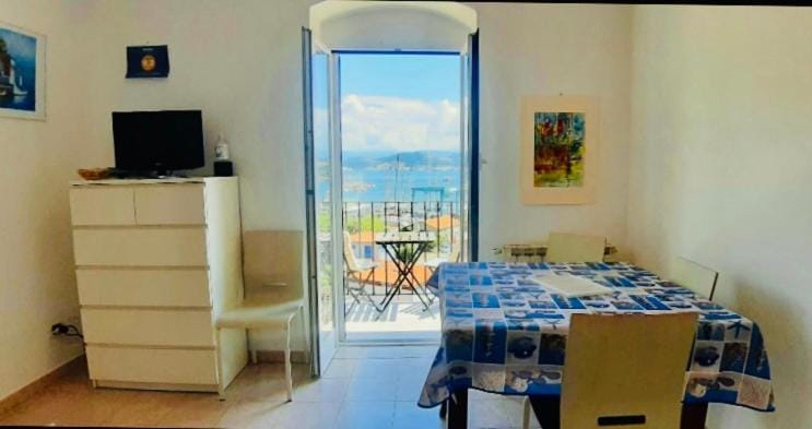 TV and multimedia, View (from property/room), Balcony/Terrace, Living room, Dining area, Sea view