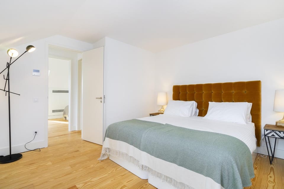 Facade/entrance, Bed, Photo of the whole room, Bedroom, Family, heating, wardrobe
