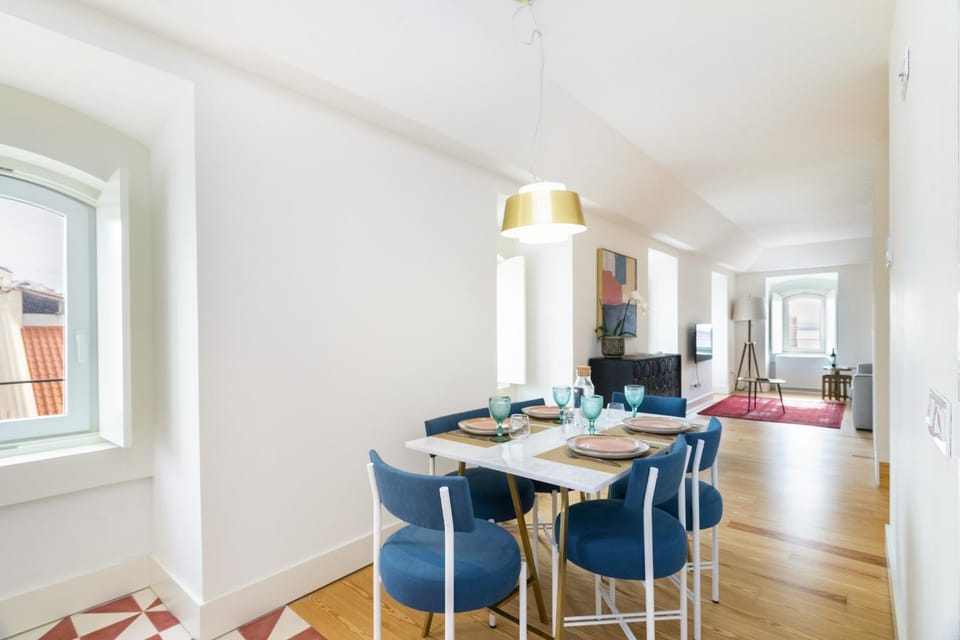 TV and multimedia, View (from property/room), Living room, Seating area, Dining area, Dining area, Family, furniture, furniture, heating, internet