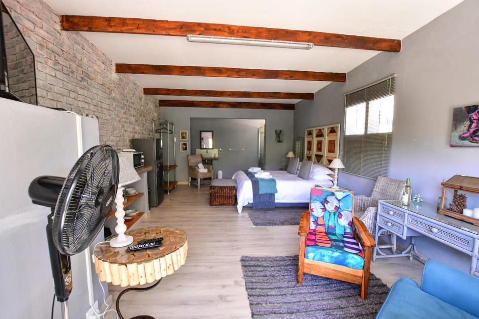 Photo of the whole room, Seating area