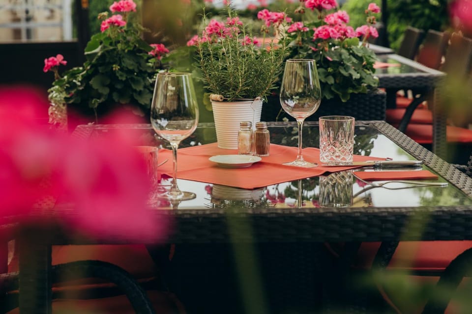 Dining area, Food