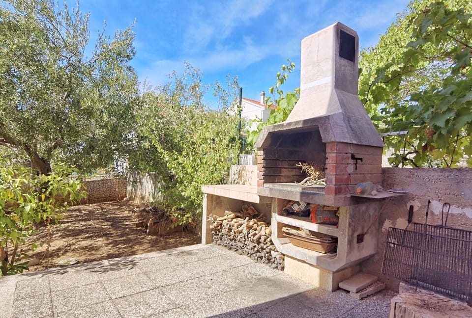 Patio, BBQ facilities