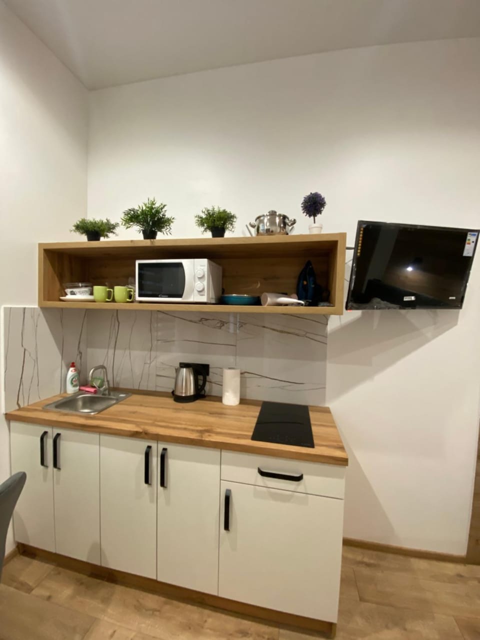 Kitchen or kitchenette