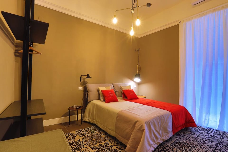 Photo of the whole room, Bedroom