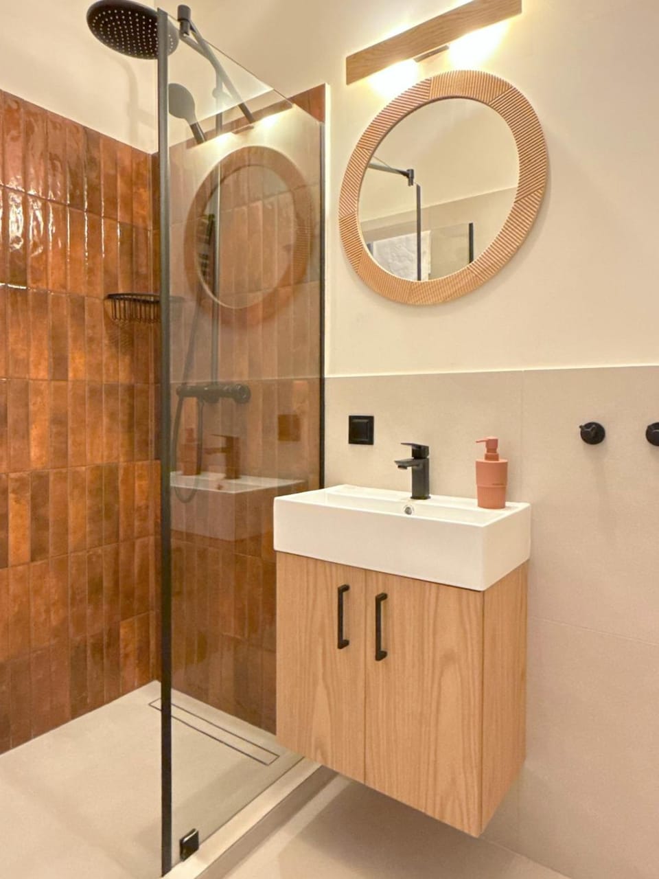 Upscale Apartments - AC in rooms, ensuite bathrooms, lift - 8 mins to Main Square Apartment in Krakow