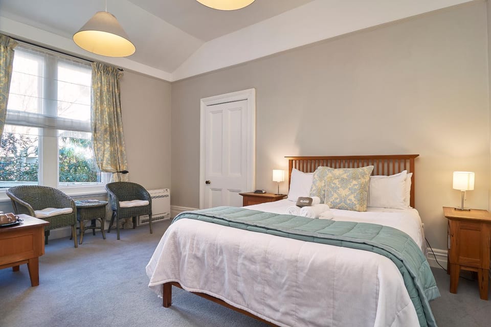 Photo of the whole room, Seating area, Bedroom, hair dresser