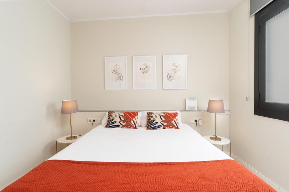 Bed, Photo of the whole room, Bedroom