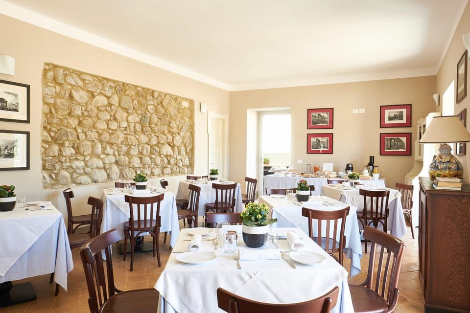 Restaurant/places to eat, Dining area