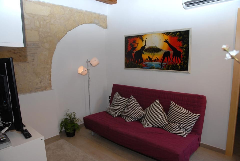 Living room, Seating area, air conditioner