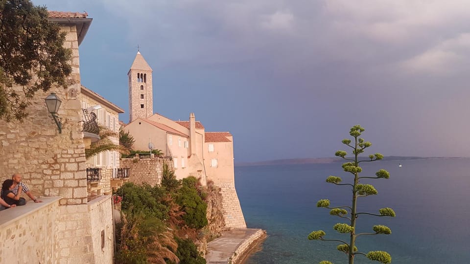 Nearby landmark, Neighbourhood, Sea view