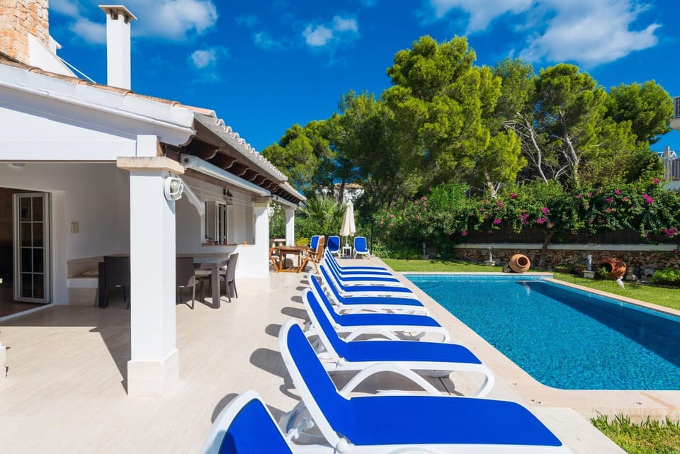 Property building, Patio, Day, Garden, Garden view, Pool view, Swimming pool, sunbed