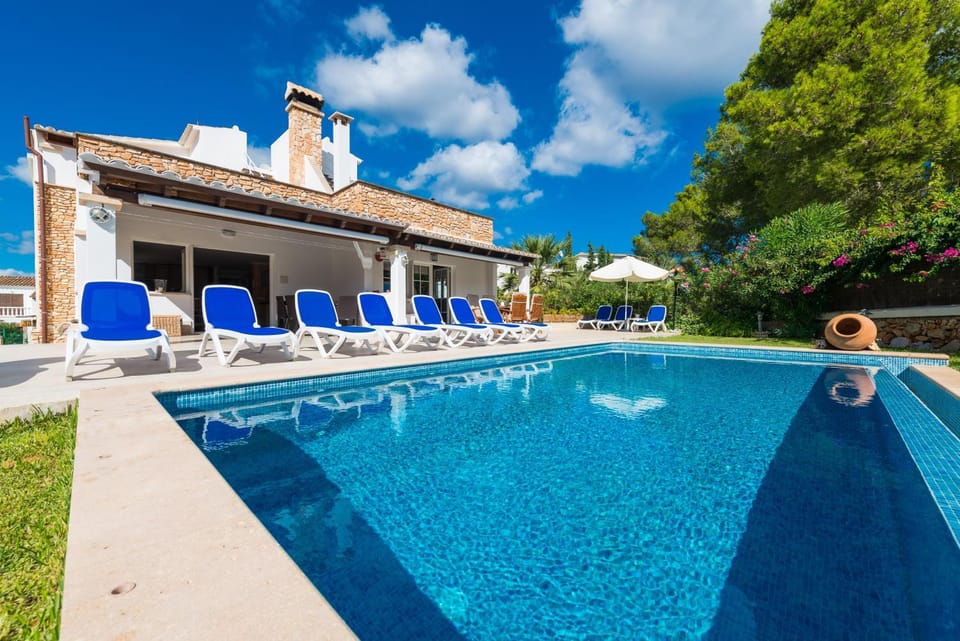 Property building, Pool view, Swimming pool, sunbed